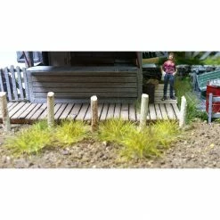 Bachmann Industries 6mm Grass Tufts Tan (100) for Scenery