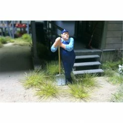 Bachmann Industries 10mm Grass Tufts Light Green (50) for Scenery