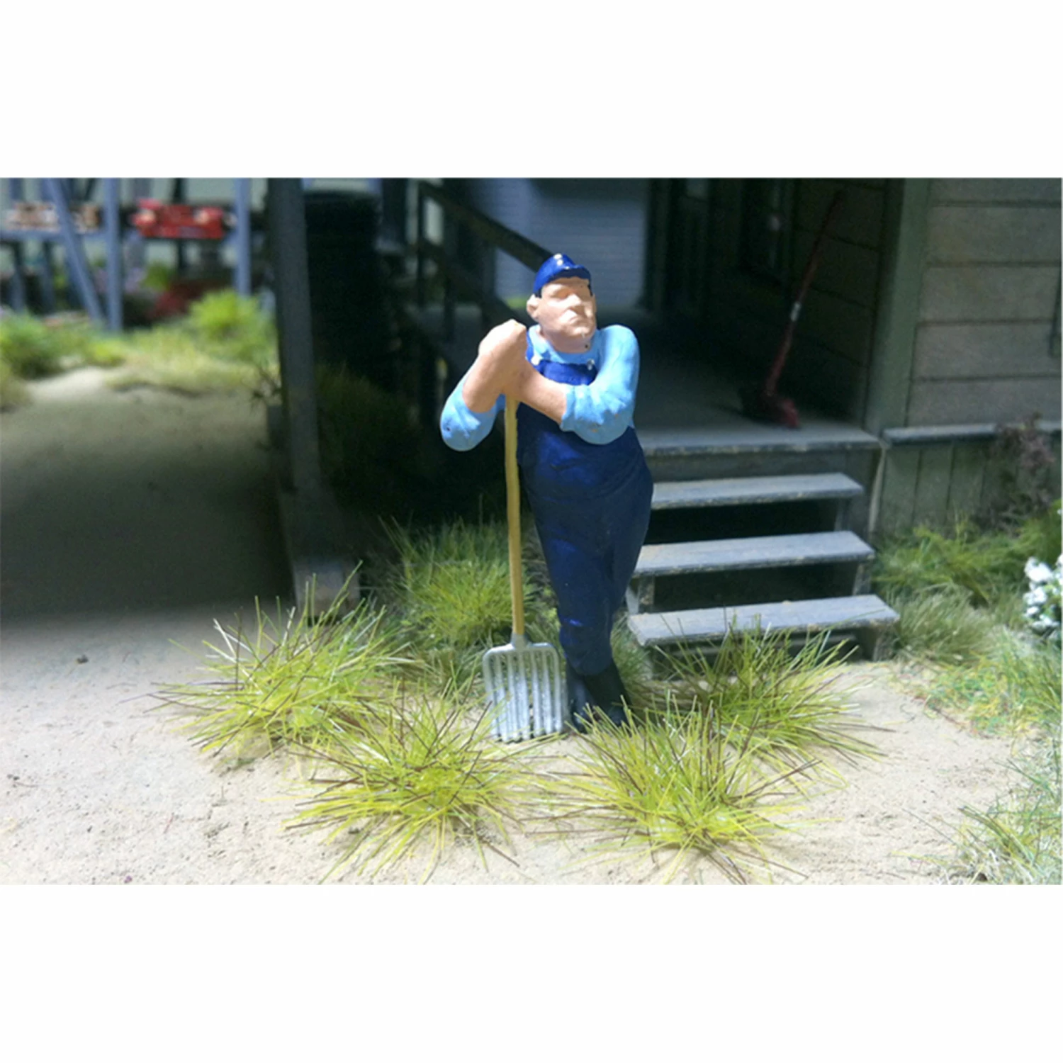 Bachmann Industries 10mm Grass Tufts Light Green (50) for Scenery 1 Bachmann Industries 10mm Grass Tufts Light Green (50) for Scenery