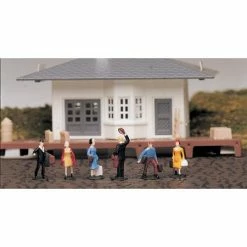 Bachmann Industries HO Waiting Passengers for Scenery & Accessories