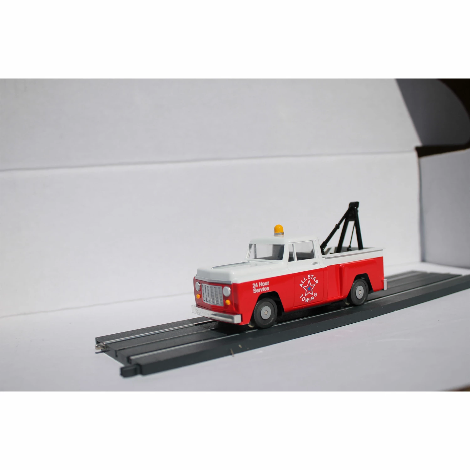 Bachmann Industries O Willimas E-Z Street Tow Truck for Scenery & Accessories 1 Bachmann Industries O Willimas E-Z Street Tow Truck for Scenery & Accessories