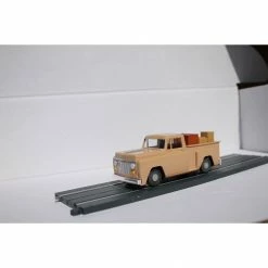 Bachmann Industries O Williams E-Z Street Pickup Truck/Beige for Scenery & Accessories